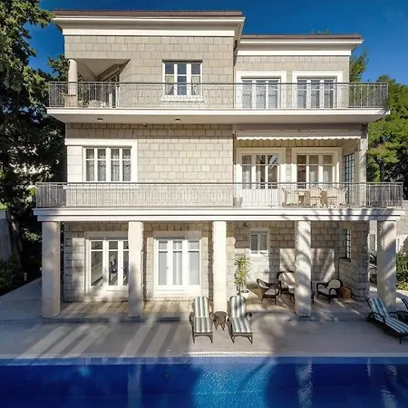 Fancy Modern With Deluxe Interior 빌라