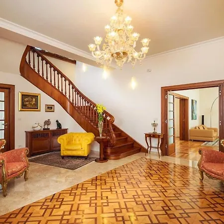 Fancy Modern With Deluxe Interior * 스플리트