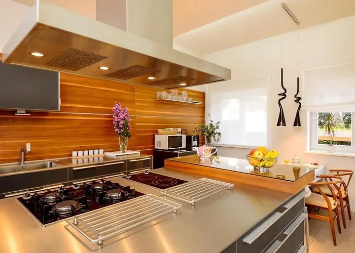 Villa Fancy Modern With Deluxe Interior Split