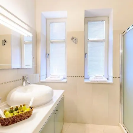 别墅 Fancy Modern With Deluxe Interior *