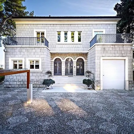 Fancy Modern With Deluxe Interior Villa Spalato