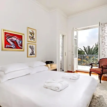 Fancy Modern With Deluxe Interior 斯普利特