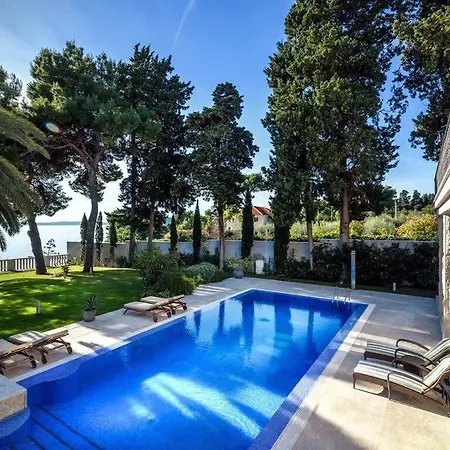 Fancy Modern With Deluxe Interior Villa Spalato