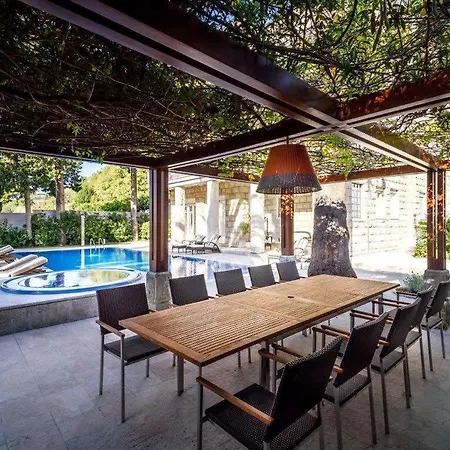 Fancy Modern With Deluxe Interior Spalato