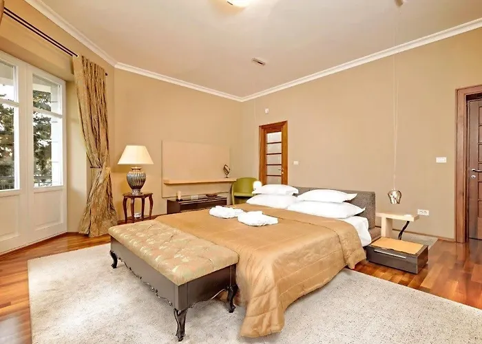 Fancy Modern With Deluxe Interior Vila Split