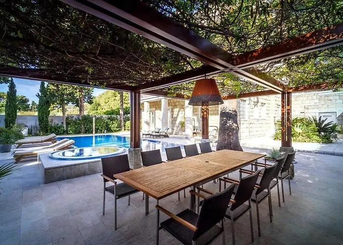 Fancy Modern With Deluxe Interior 斯普利特